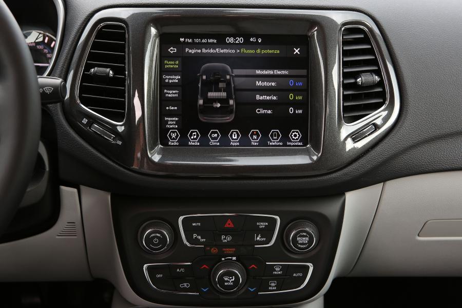 Детали интерьера Jeep Compass Limited 4xe (MP) 2020 года  (EU) (фото 24 из 34)